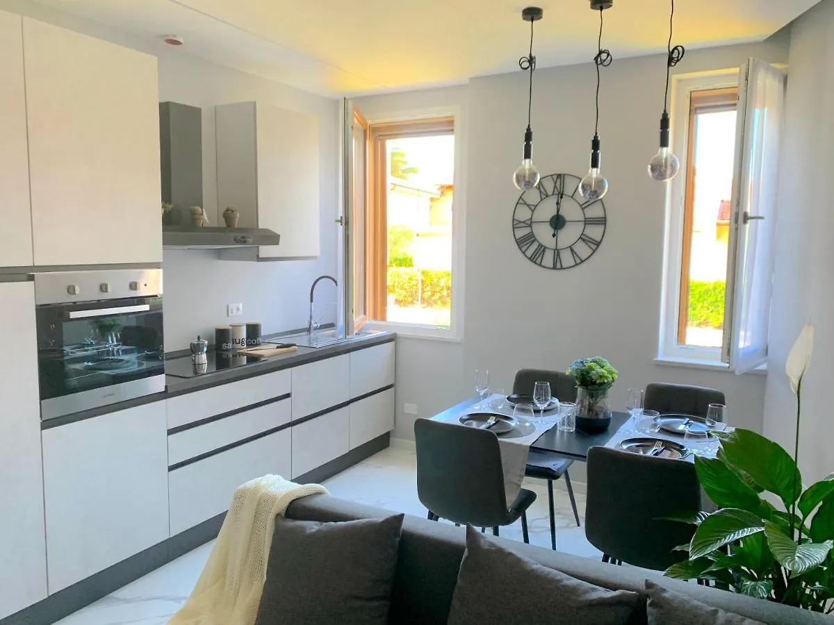 Temali Apartment Peschiera del Garda 0*,  Italia