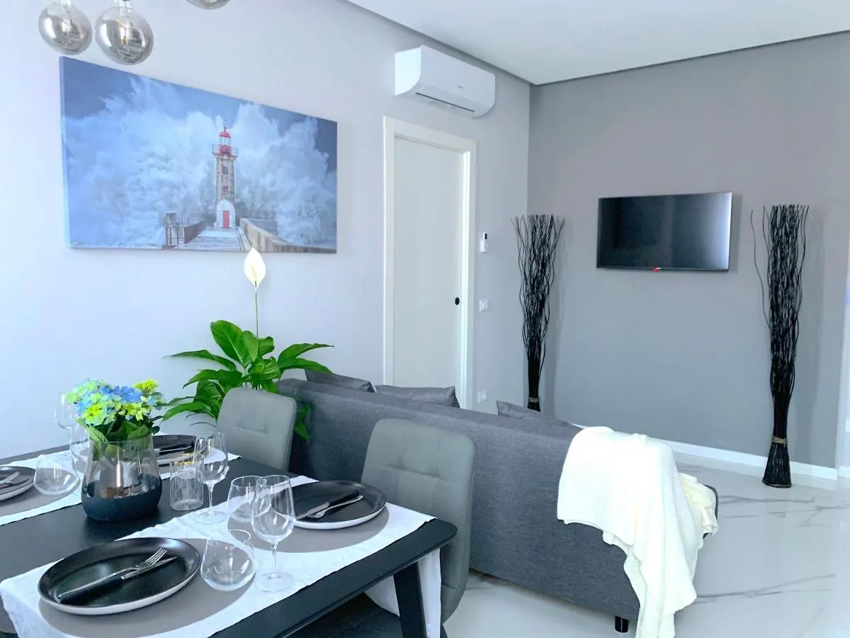 Temali Apartment Peschiera del Garda 0*,  Italia